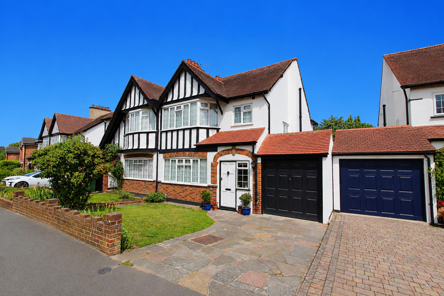 3 bed property in The Close, Carshalton Beeches